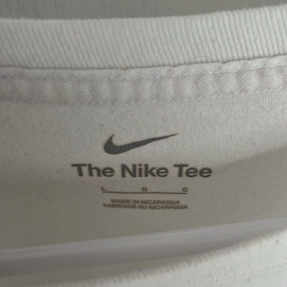 Nike tee - Picture 2 of 3